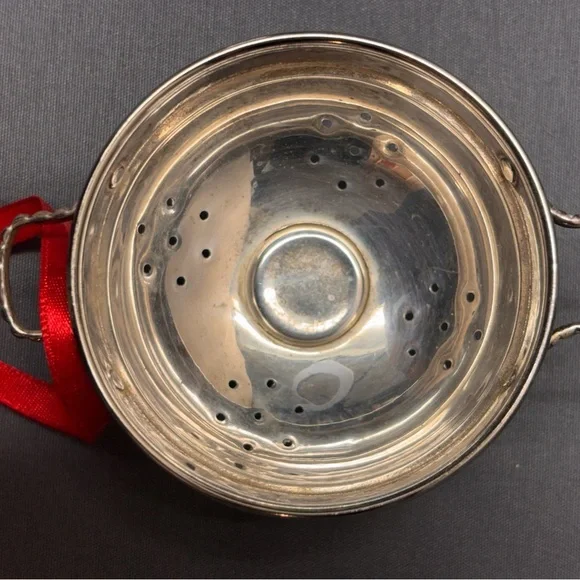 Christmas Vintage 3 Piece Silver Plated Tea Pot, Sauce Pan & Colander Ornaments - Picture 15 of 15